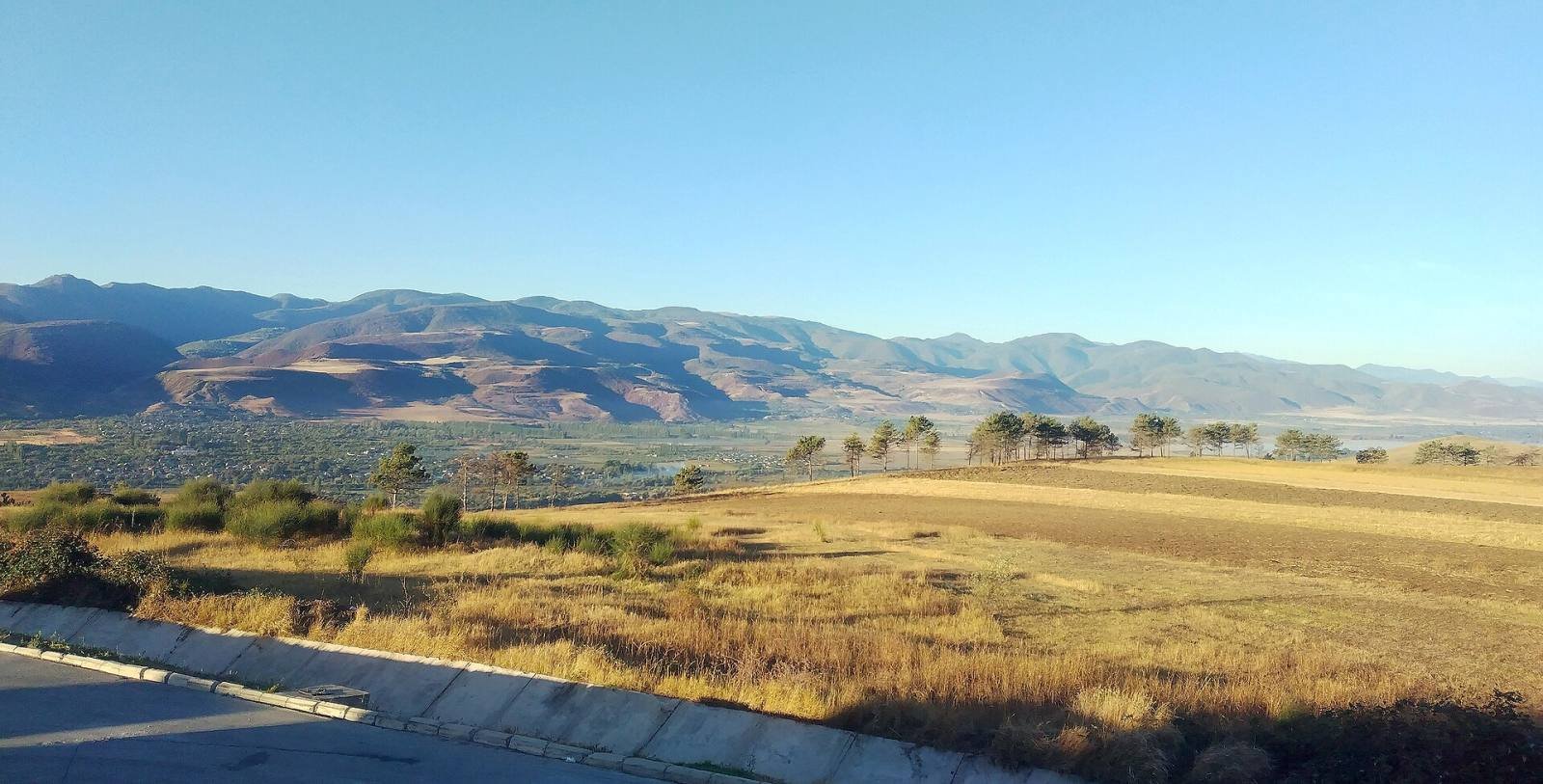 The wide Mtkvari valley and the hills of the Trialeti range on a sunny autumn day